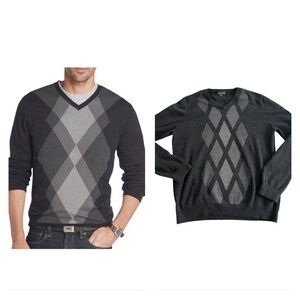 Van Heusen Men's Charcoal and Black V-Neck Sweater